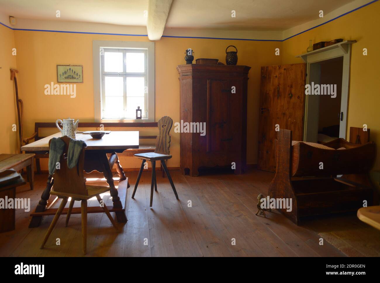 Hohenfelden, Germania 08-06-2020 tradizionale sala da pranzo tedesca con mobili d'epoca Foto Stock