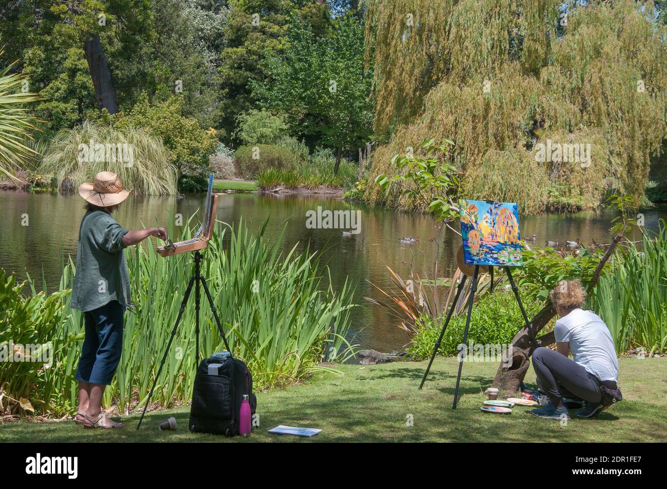 Artisti che lavorano nei giardini di Rippon Lea Estate, Elsternwick, Victoria, Australia Foto Stock