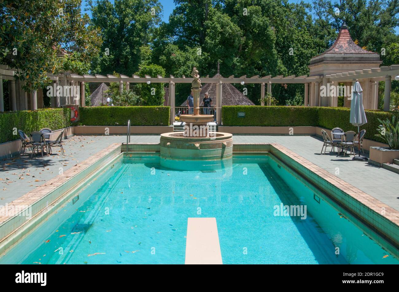 Piscina in stile hollywoodiano degli anni '30 presso Rippon Lea House & Gardens, Elsternwick, Victoria, Australia Foto Stock