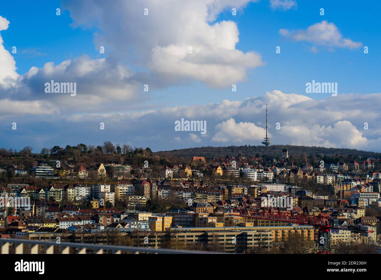 7 marzo 2020, Stoccarda, Germania - Mönchhalde, distretto di Releberg di Stoccarda, colorata regione vinicola nel sud della Germania. Foto Stock