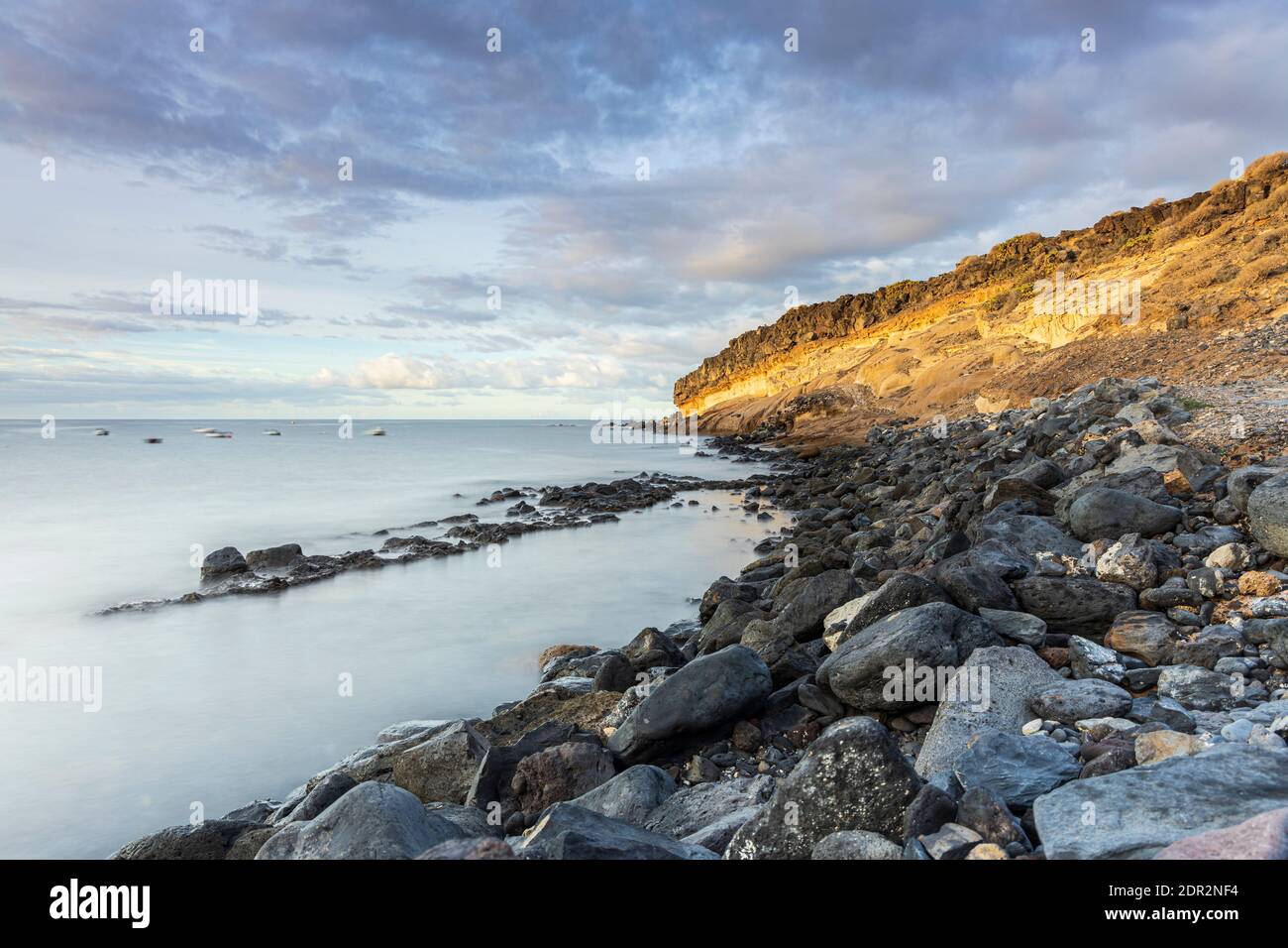 Immagine a lunga esposizione della baia e della costa di El Puertito de Adeje, Tenerife, Isole Canarie, Spagna Foto Stock