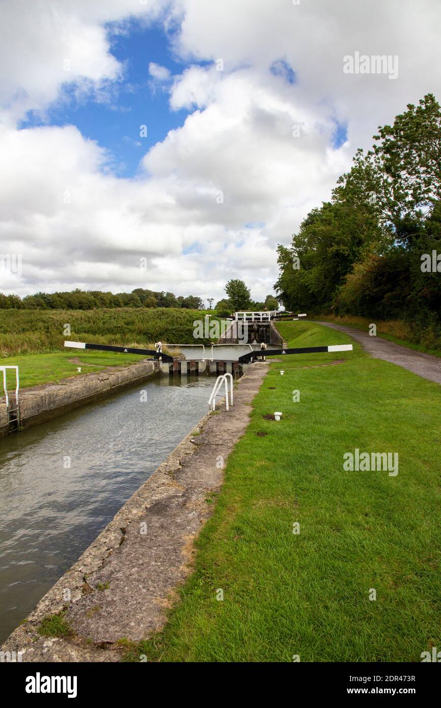 DEVIZES, WILTSHIRE, REGNO UNITO, AGOSTO 25 2020. Caen Hill si blocca sul Kennet e sul canale Avon. Devizes, Inghilterra, Regno Unito, 25 agosto 2020 Foto Stock