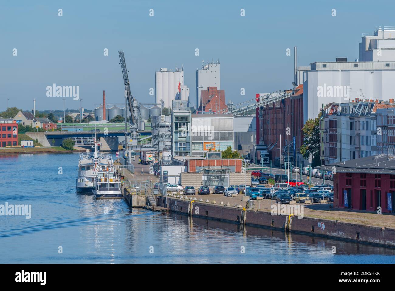 Zona industriale lungo Hansahafen, Città anseatica di Lübeck, Schleswig-Holstein, Germania del Nord, Europa Foto Stock