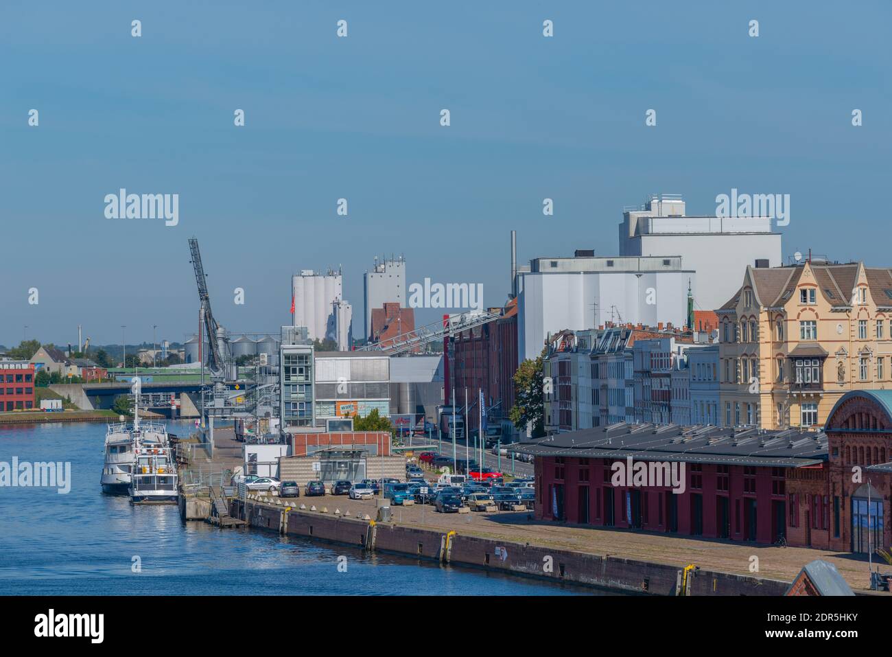 Zona industriale lungo Hansahafen, Città anseatica di Lübeck, Schleswig-Holstein, Germania del Nord, Europa Foto Stock