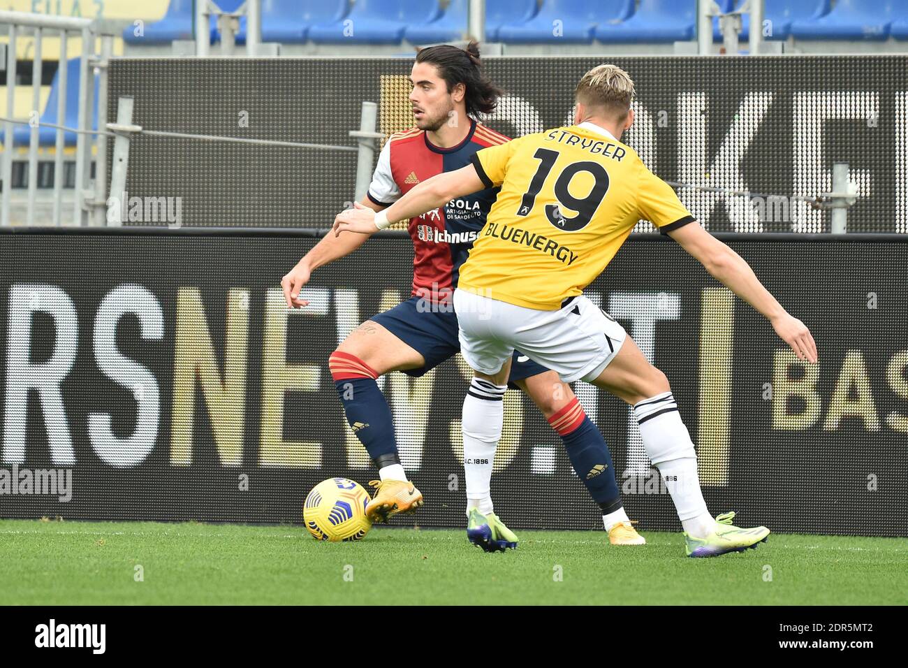 Cagliari, Italia. 20 dicembre 2020. Cagliari, Italia, Sardegna Arena, 20 dicembre 2020, Riccardo Sottil di Cagliari Calcio durante Cagliari Calcio vs Udinese Calcio - Calcio italiano Serie A match Credit: Luigi Canu/LPS/ZUMA Wire/Alamy Live News Foto Stock