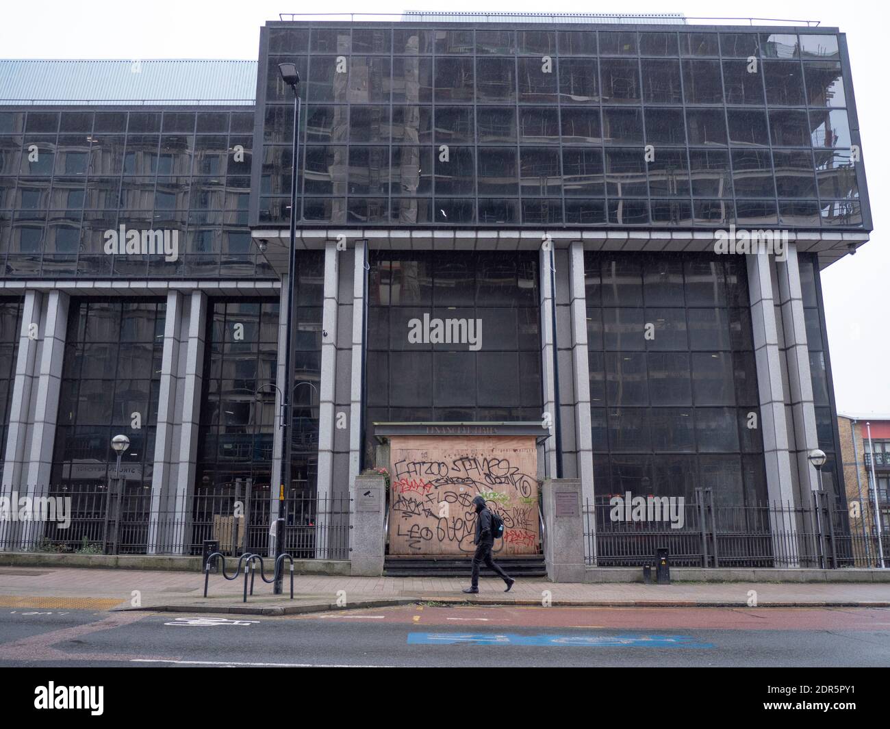 Imbarcati in disuso, un Southwark Bridge, ex quartier generale del Financial Times. Foto Stock