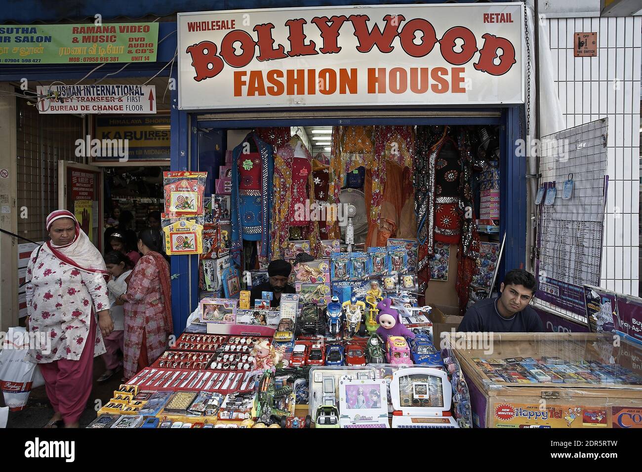 GRAN BRETAGNA / Londra / Southall / spesso chiamato Little Punjab o Little India, West London Southall District è stato un hub sud asiatico . Foto Stock