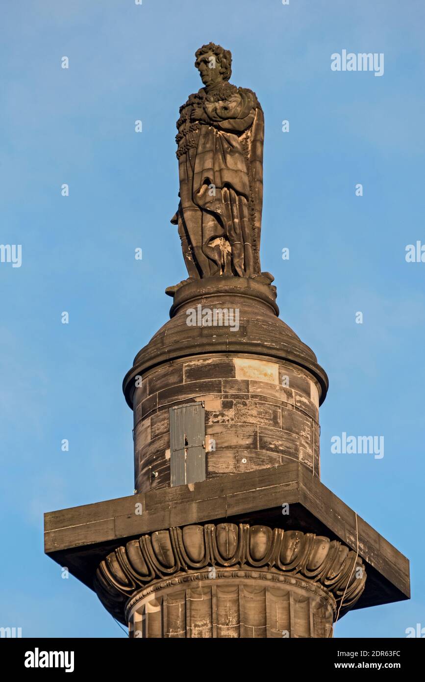La controversa statua di Henry Dundas, primo visconte Melville, in cima a una colonna in St Andrew Square, Edimburgo, Scozia, Regno Unito. Foto Stock