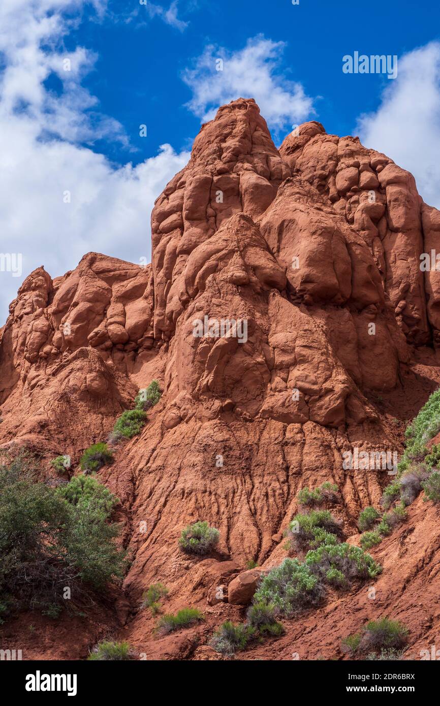 Scogliere vicino all'arco, Shakespeare Arch-Sentinel Trail, Kodachrome Basin state Park, Cannonville, Utah. Foto Stock