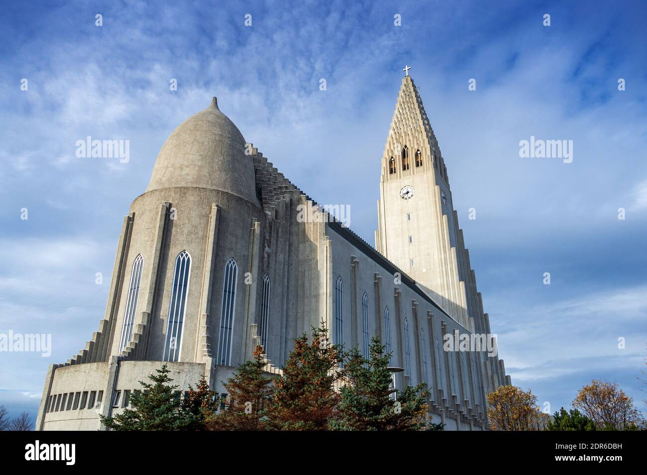 La Chiesa luterana di Hallgrimur a Reykjavik Islanda la più alta Costruire in Islanda UN punto di riferimento a Reykjavik Foto Stock