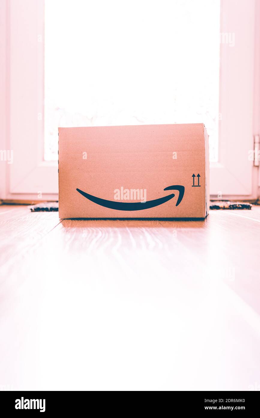 Confezione del pacchetto di consegna Amazon prime Foto Stock