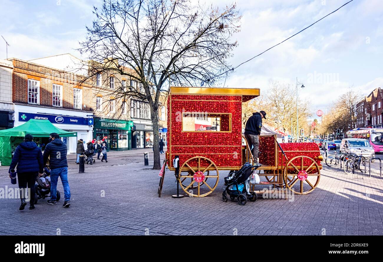 Grande trenino rosso nel centro di St. Albans, Hertfordshire Foto Stock