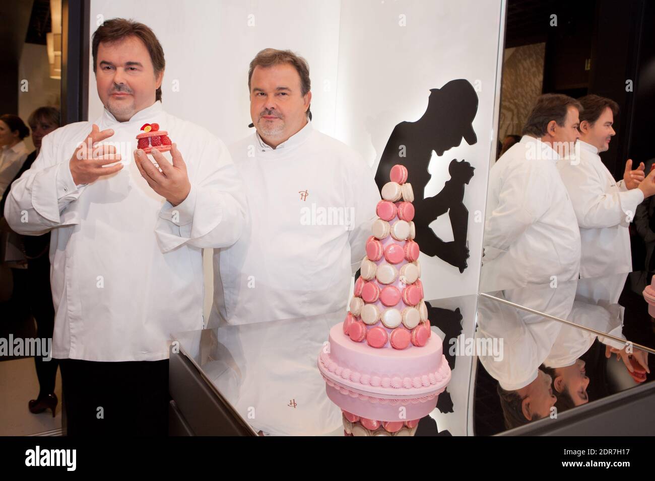 Pierre Herme inaugure sa statue de cire au Musee Grevin à Parigi, Francia, le 8 ottobre 2015. Photo de Audrey Poree/ ABACAPRESS.COM Foto Stock