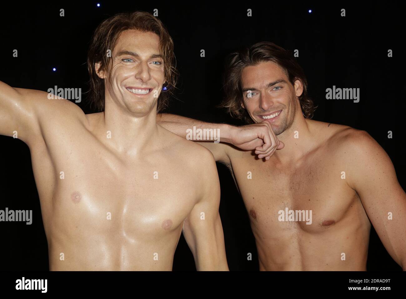 Camille Lacourt inaugure sa statuation de cire au Musee Grevin a Paris, France, le 30 novembre 2015. Photo de Jerome Domine/ ABACAPRESS.COM Foto Stock