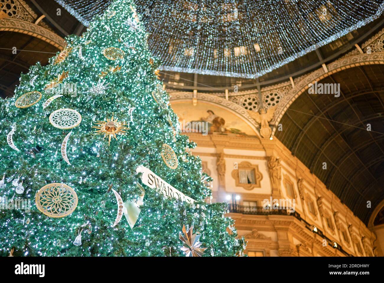 Albero Di Natale Swarovski In Galleria Vittorio Emanuele Ii Immagini E Fotos Stock Alamy