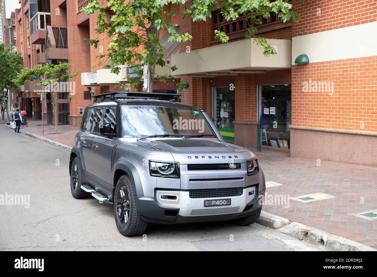 2020 modello Land Rover Defender 110 parcheggiato nel centro di Sydney, NSW, Australia Foto Stock