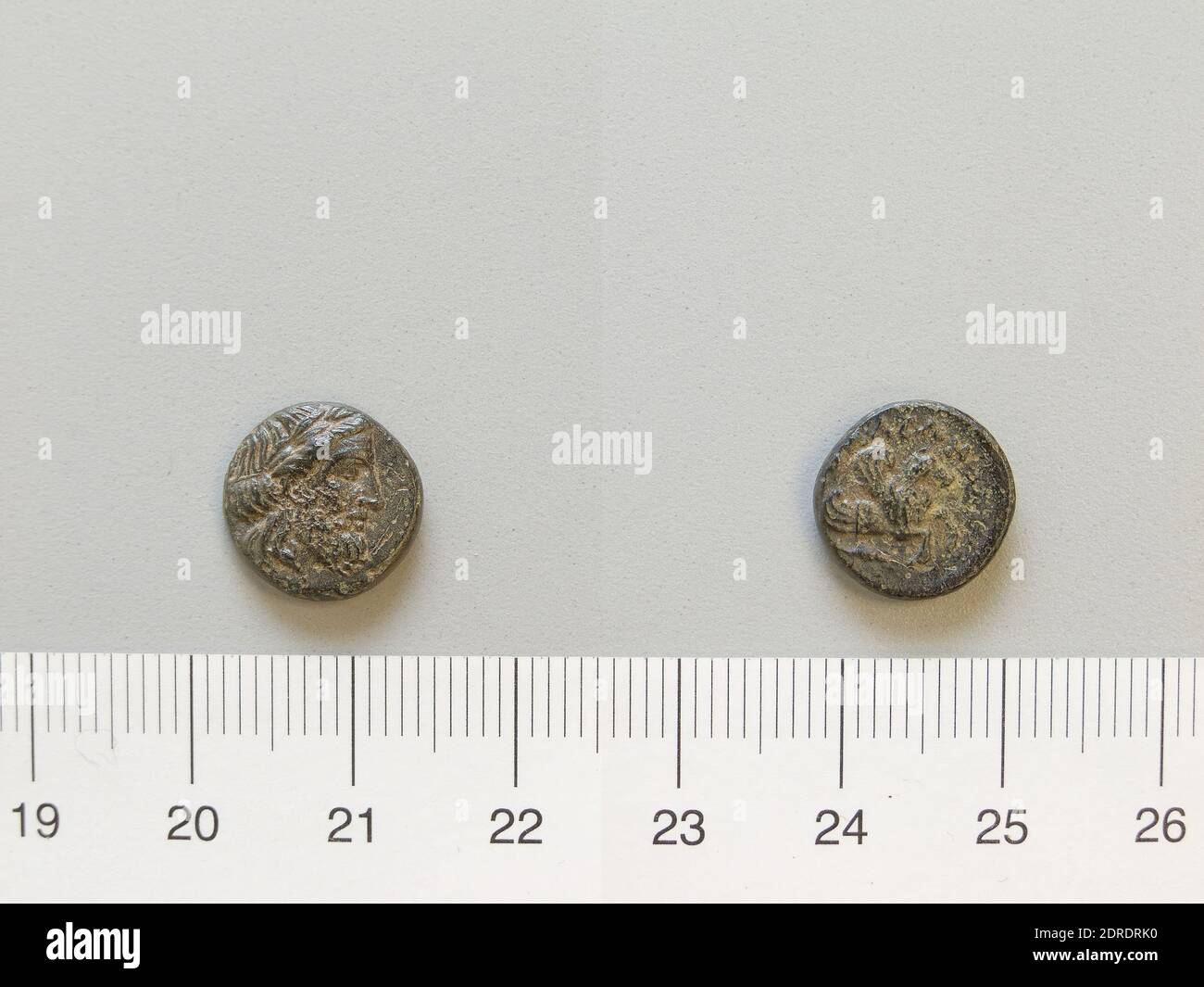 Menta: Iolla, moneta da Iolla, IV secolo a.C., Bronzo, 2.00 g, 1:00, 13 mm, Made in Iolla, Mysia, Greco, IV secolo a.C., Numismatica Foto Stock