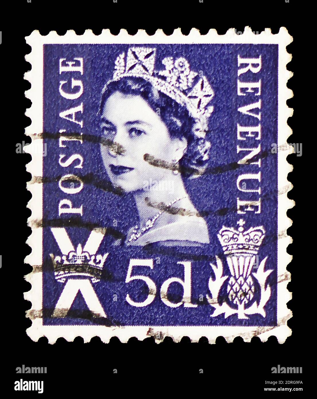MOSCA, RUSSIA - 10 FEBBRAIO 2019: Un francobollo stampato nel Regno Unito mostra Queen Elizabeth II - 5d Wilding Ritratto, Regionale - Scozia serie, circa Foto Stock