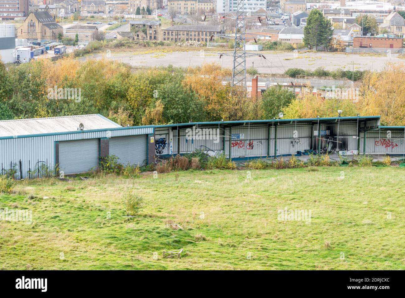 Disusato, campo pratica da golf Stadium, Stadium Way, St Andrews Road, Huddersfield, West Yorkshire, Inghilterra, Regno Unito Foto Stock