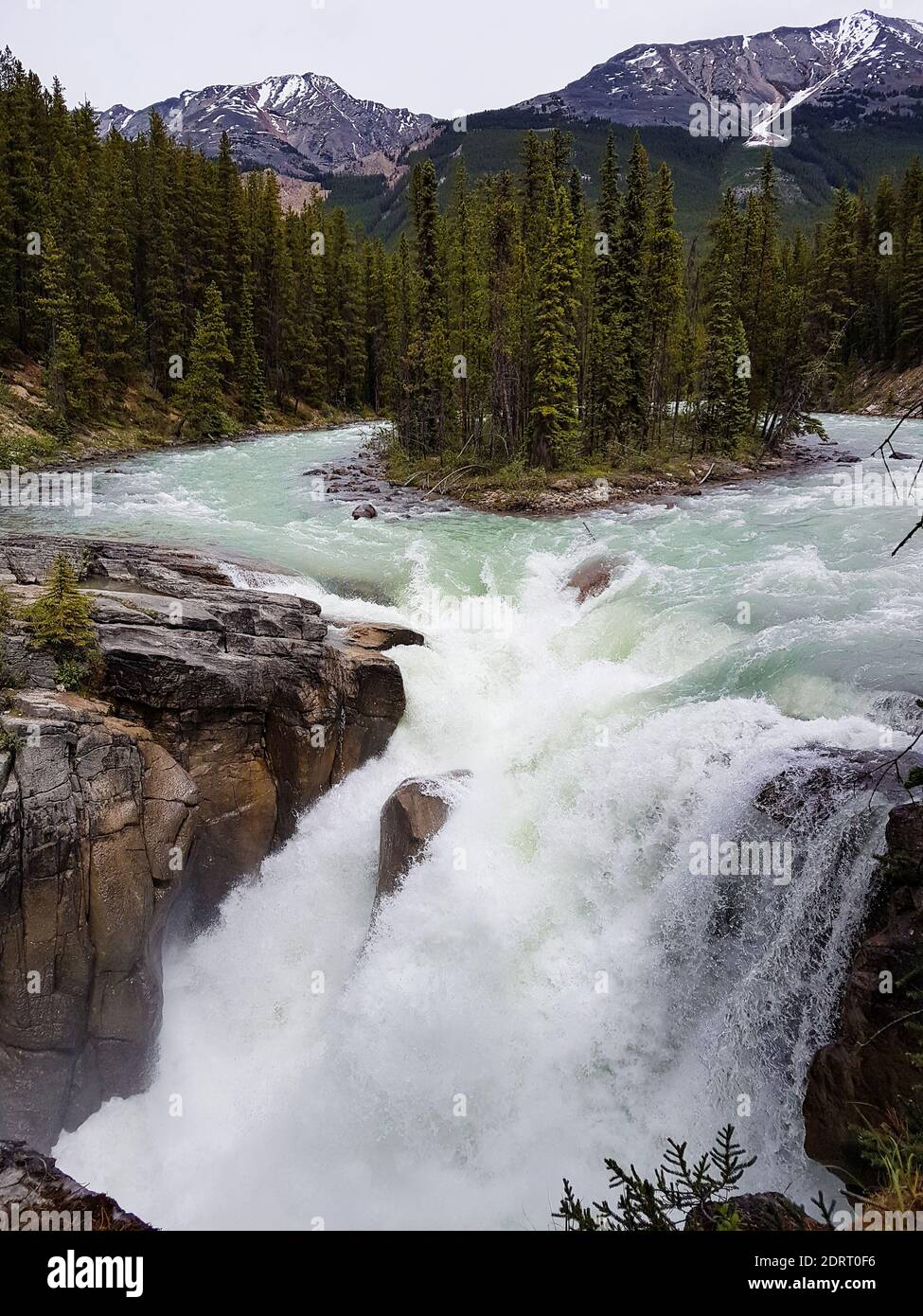 Sunwapta cade in Alberta, Canada. Nessuno Foto Stock
