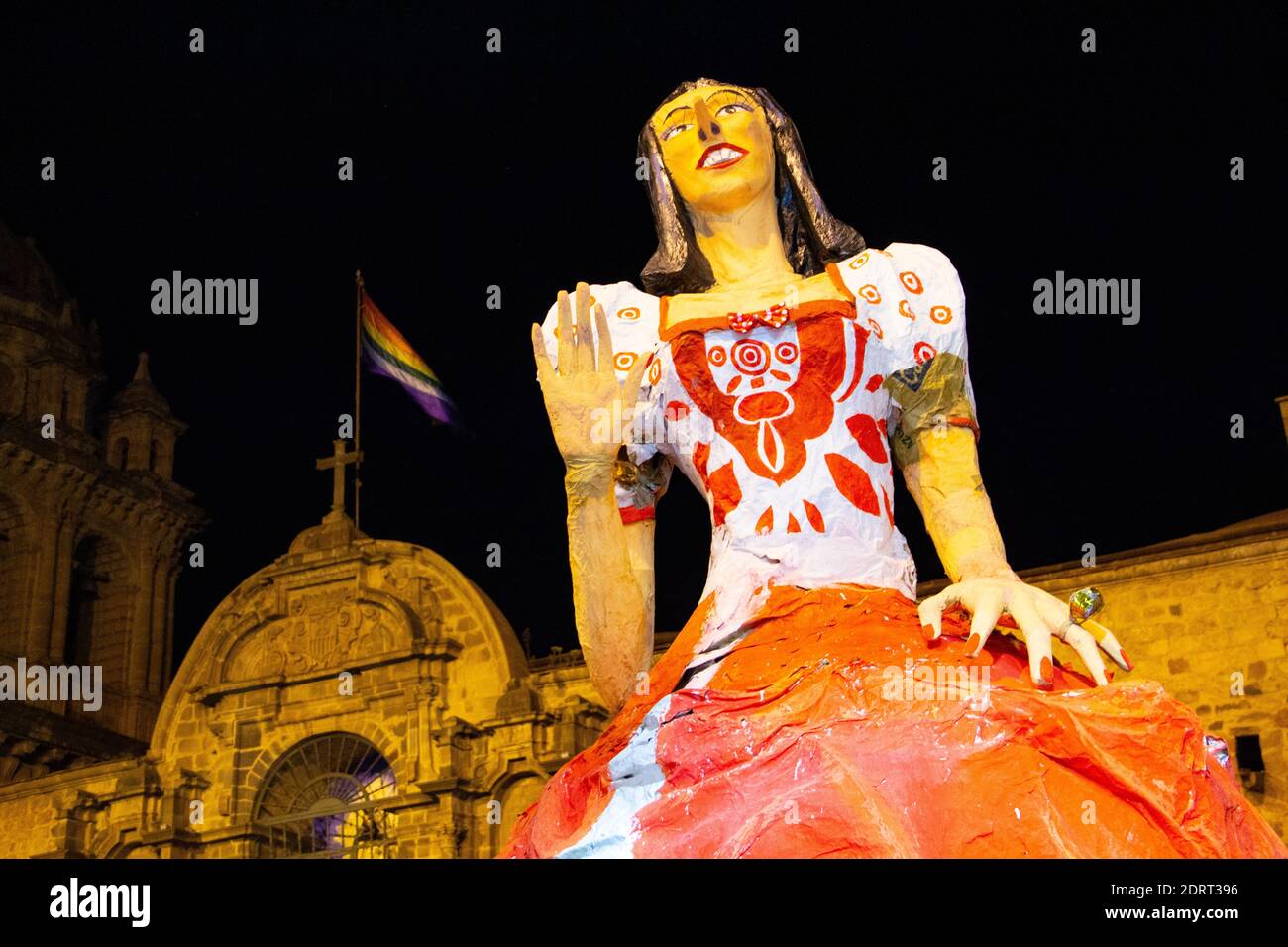 Cusco, Perù - 24 giugno 2015: Inti Raymi, Festival del Sole, si celebra nelle strade di Cusco con sfilate di musica e grandi carri di carta Foto Stock