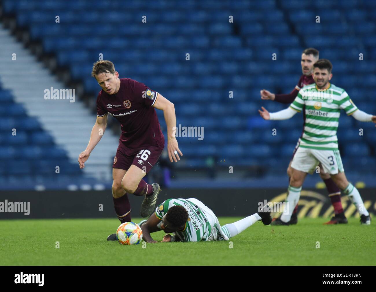 Hampden Park, Glasgow, Scozia, Regno Unito. 20 Dicembre 2020. Finale della Coppa scozzese di William Hill 2019-20. Hearts Christophe Berra Credit: eric mcowat/Alamy Live News Foto Stock