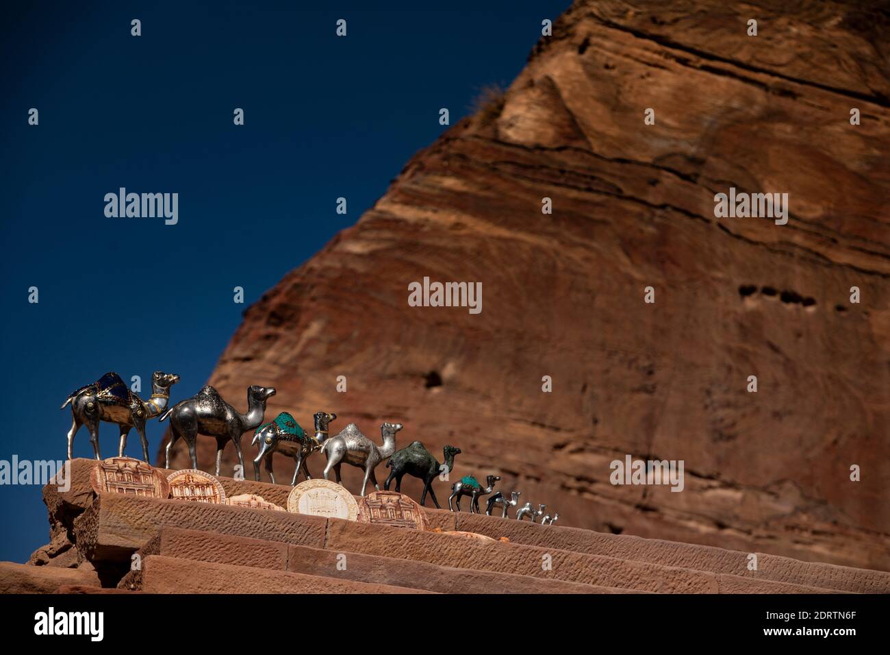 Gadget per turisti a Wadi Musa, sito archeologico di Petra, a poche settimane dal blocco globale a causa della pandemia Foto Stock