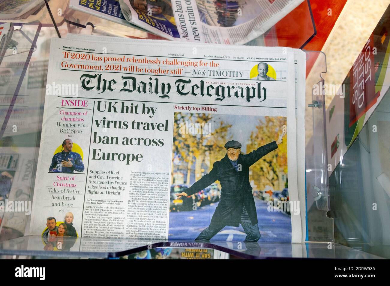 La prima pagina del quotidiano Daily Telegraph il 21 dicembre 2020 "Regno Unito colpito da virus divieto di viaggio in tutta Europa" Covid-19 Variant Mutation London UK Foto Stock