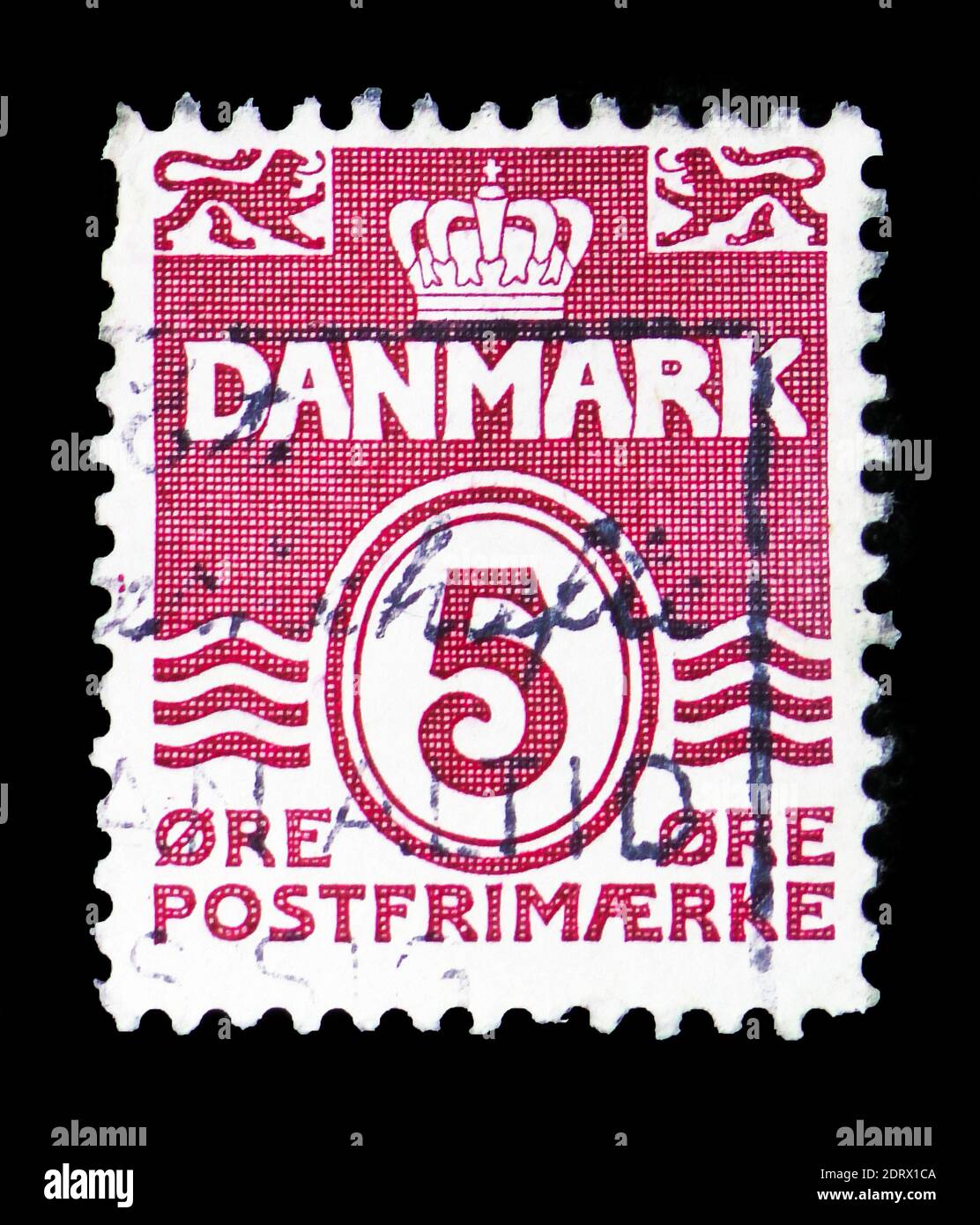 MOSCA, RUSSIA - 10 FEBBRAIO 2019: Un francobollo stampato in Danimarca mostra il tipo di figura 'wave', linee ondulate (NO hearts / LINED background) serie, circa 1938 Foto Stock