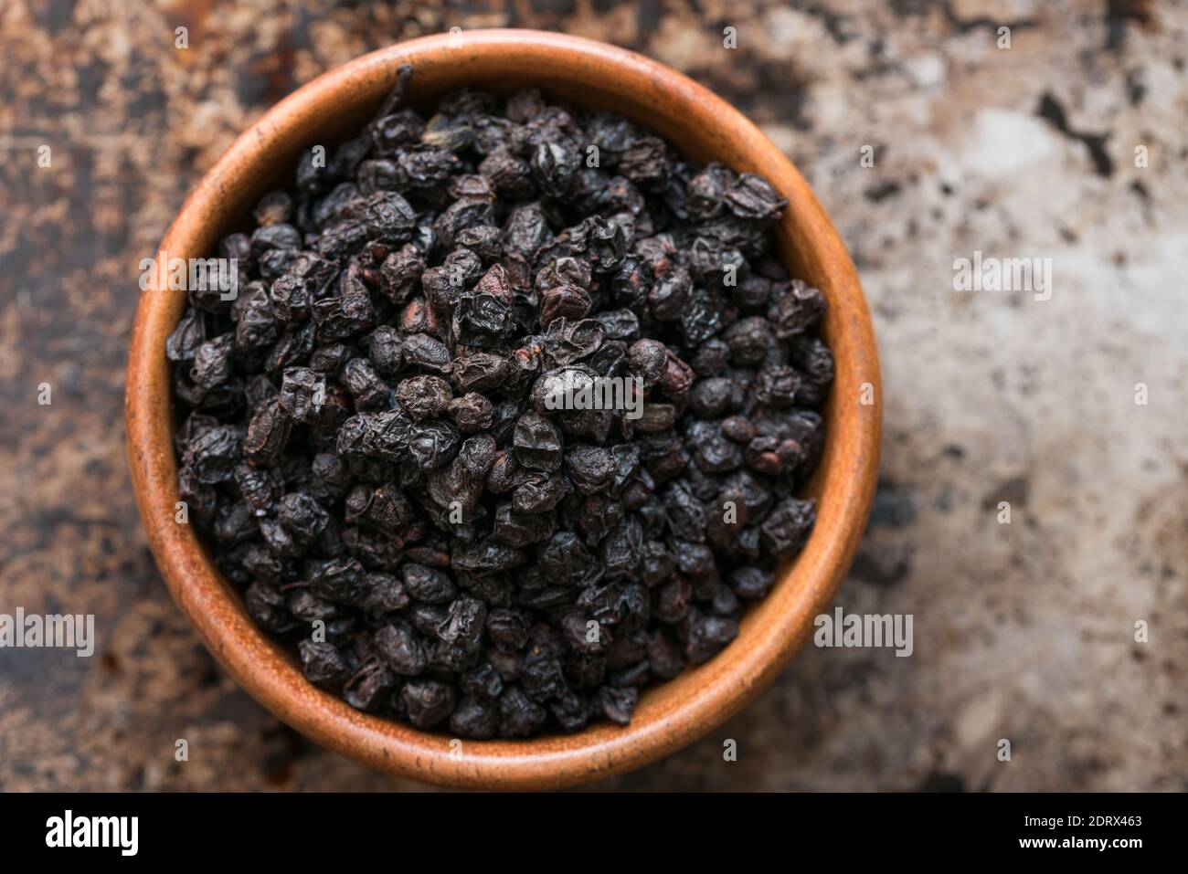 Gli Elderbaces europei in una ciotola Foto Stock