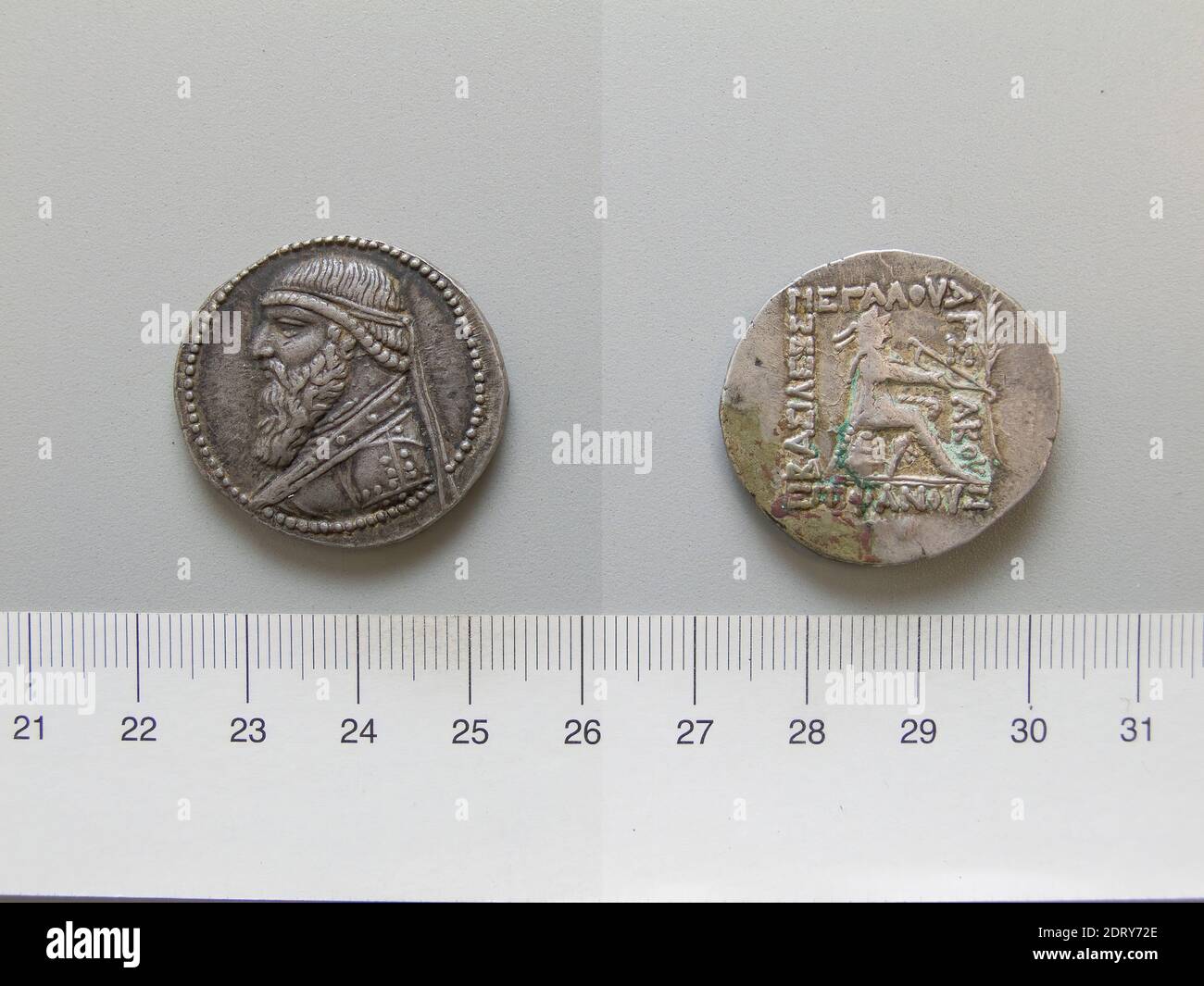 Regolo: Mitradati II, 123-88 a.C.: Partia, Tetradrachmo di Mitradati II di Partia, 123–88 a.C., Argento, 16.17 g, 12:00, 30.1 mm, fatto in Partia, Parthiano, II-i secolo a.C., Numismatica Foto Stock