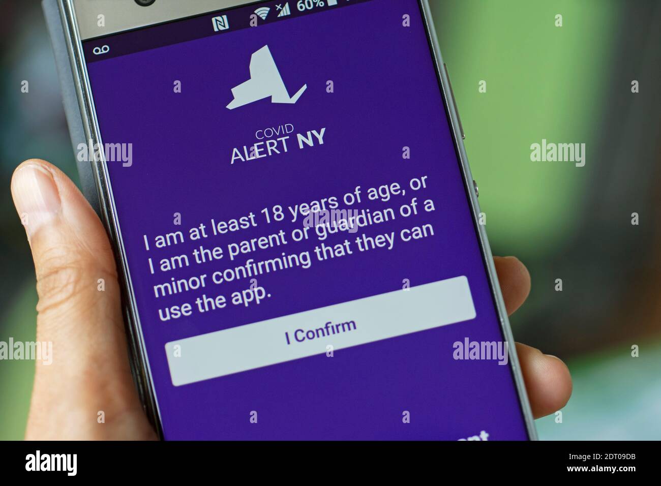 App COVID Alert NY sul telefono cellulare, schermo dello smartphone Foto Stock