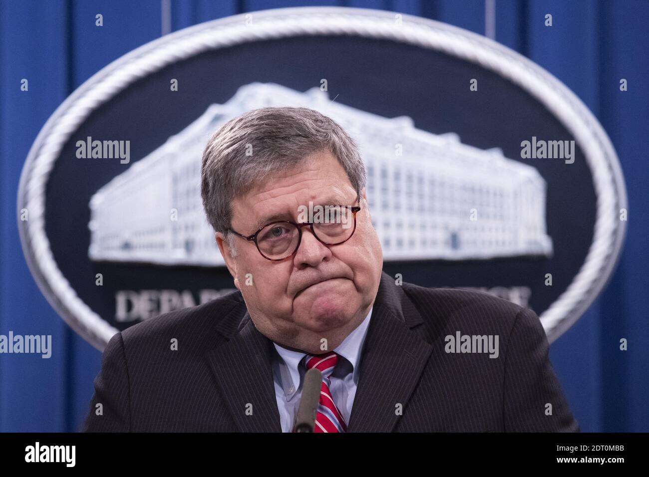 IL procuratore GENERALE AMERICANO William Barr partecipa a una conferenza stampa per fornire un aggiornamento sull'indagine sull'attentato terroristico del volo Pan Am 103 nel 32° anniversario dell'attacco, presso il Dipartimento di Giustizia degli Stati Uniti a Washington, DC, USA, 21 dicembre 2020. Il bombardamento terroristico del volo Pan Am 103 si è verificato il 21 dicembre 1988, uccidendo tutte le 259 persone sull'aereo e undici sul terreno. Foto Stock