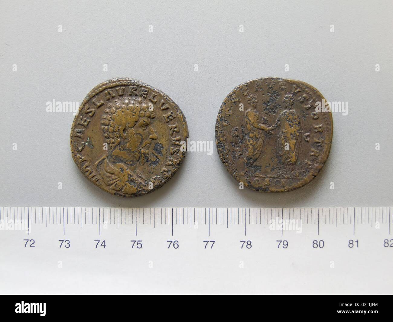 Governatore: Lucio Verus, Imperatore di Roma, 130–169 d.C., governato 161–69, Zecca: Roma, Sesterzio di Lucio Verus, Co imperatore di Roma, 164, Oricalcum, 21.94 g, 11:00, 32.4 mm, Made in Rome, Italy, Roman, II secolo, Numismatica Foto Stock