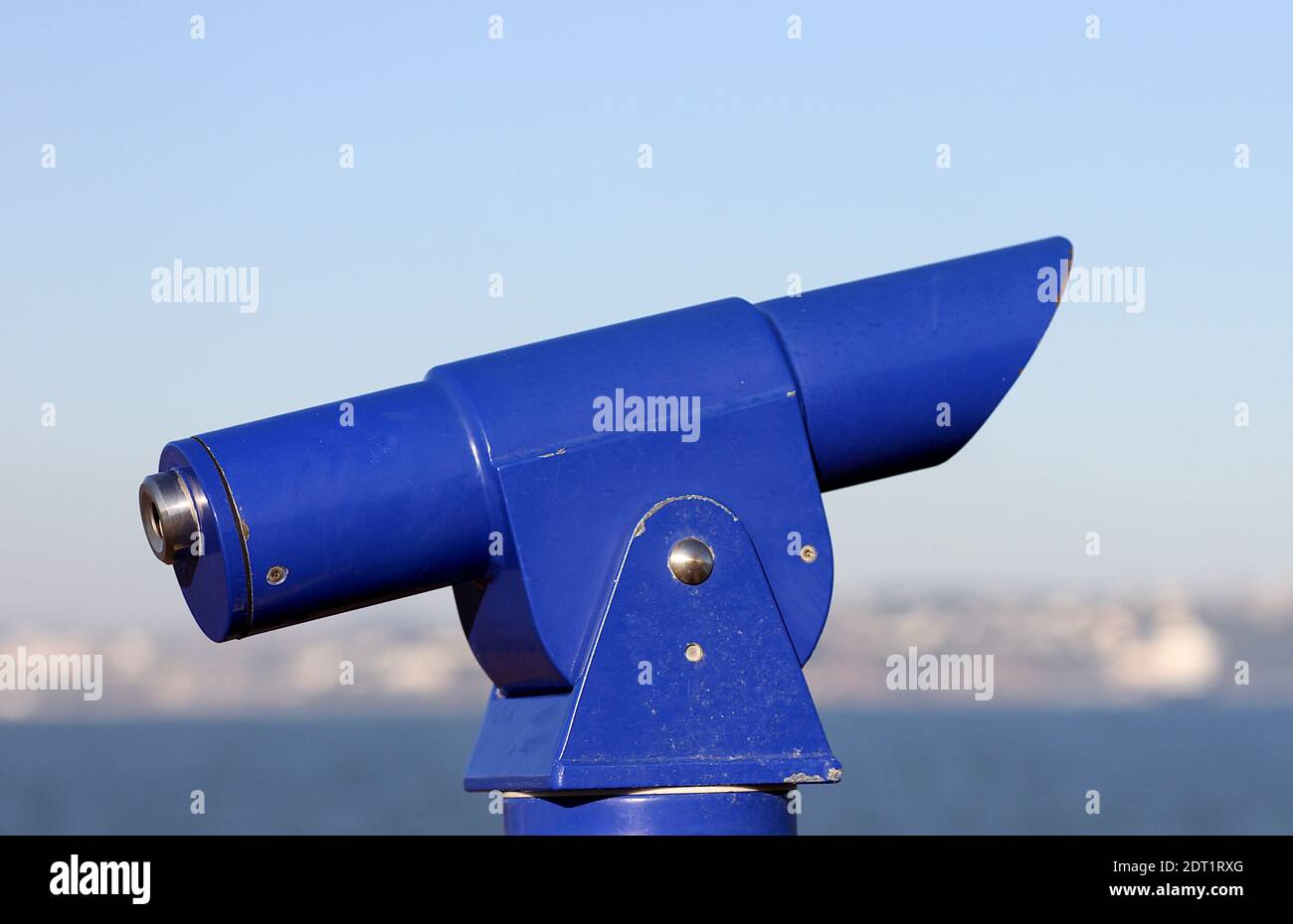 Brixham, Devon, Inghilterra: Telescopio turistico per la visualizzazione di oggetti in mare Foto Stock