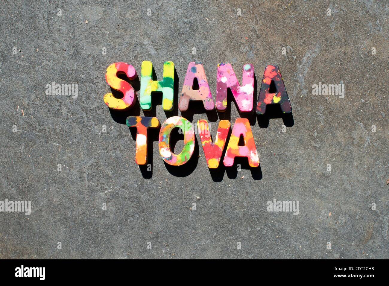 Le lettere di Crayon che scrivono Shana Tova Foto Stock