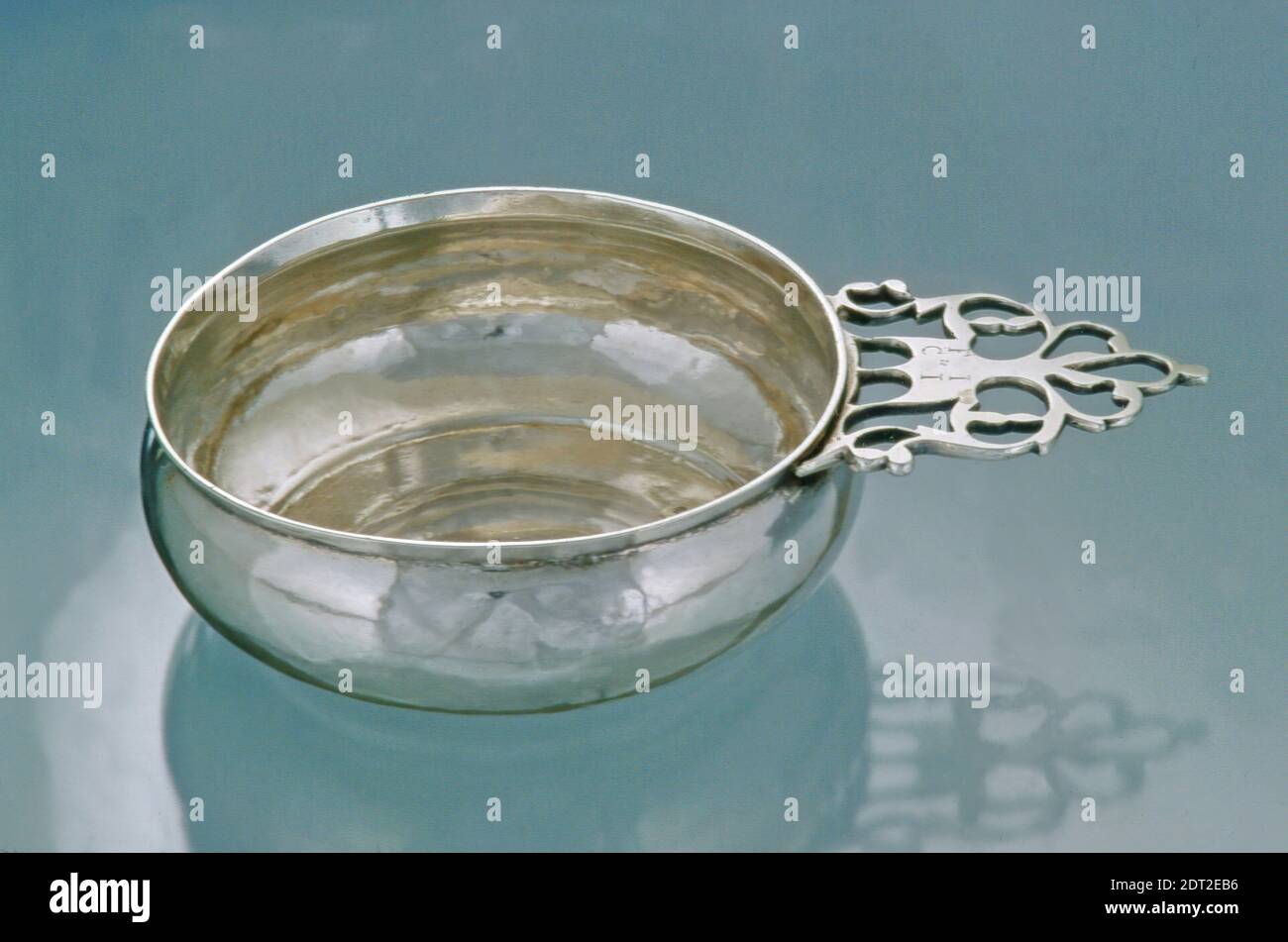 Produttore: John Burt, americano, 1692–1745, Porringer, Argento, 7 3/4 pollici, 248 g (19.69 cm), Made in Boston, Massachusetts, North America, American, 18th Century, Containers - Metals Foto Stock