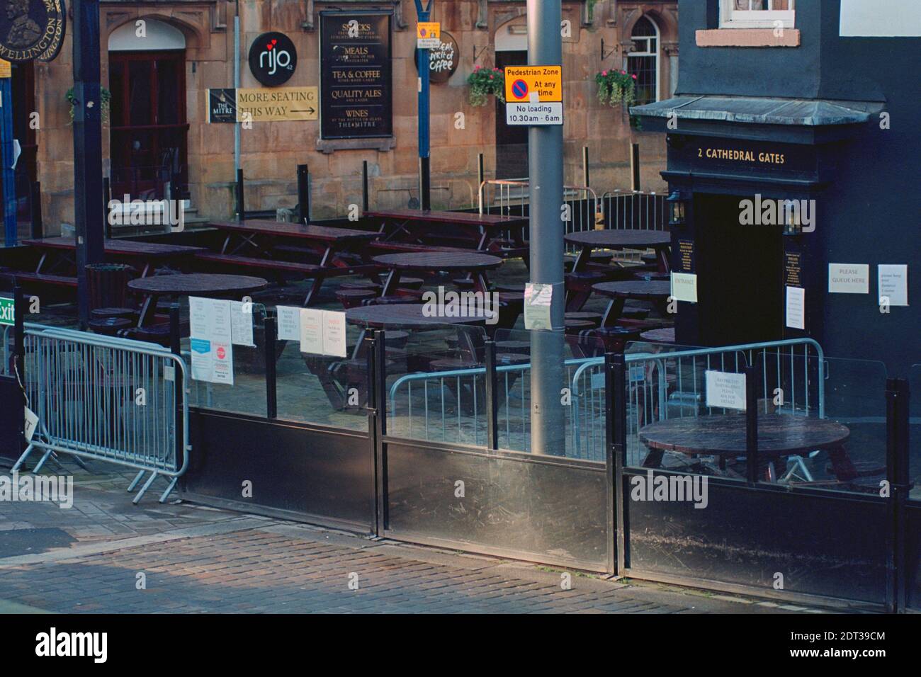 Manchester, UK - Novembre 2020: A causa del COVID-19, i ristoranti nel centro di Mancehster sono temporaneamente chiusi. Foto Stock