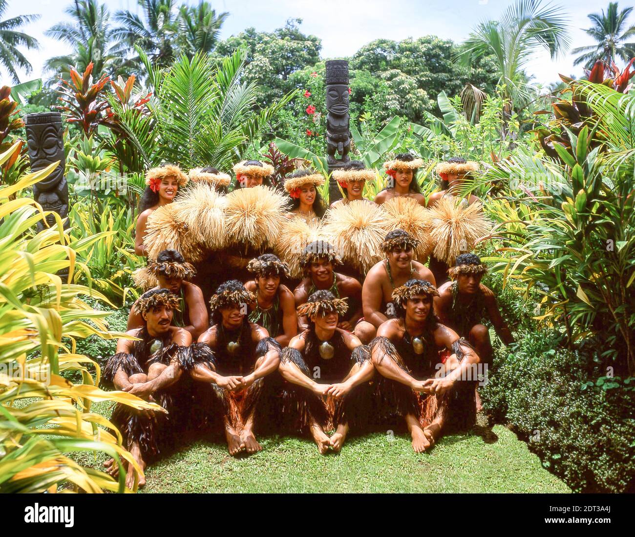 Danza Polinesiana troupe in giardini, Rarotonga Isole Cook Foto Stock