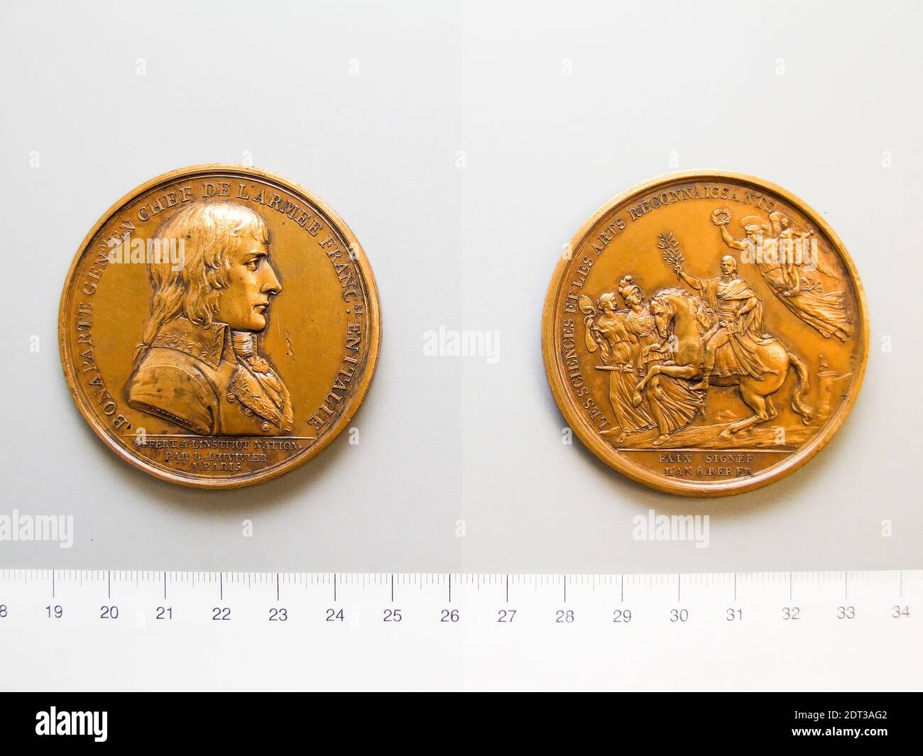 Oggetto: Napoleone Bonaparte, francese, 1769–1821, artista: Benjamin Duvivier, francese, 1730–1819, Napoleone i dalla Francia, bronzo, 73.38 g, 12:00, 56.5 mm, Made in France, Francese, XVIII secolo, Numismatica Foto Stock