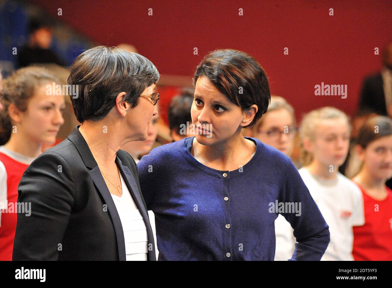 Ministro dei diritti della donna e portavoce del governo Najat Vallaud Belkacem e Valerie Fourneyron in una prima partita al GDF SUEZ Open a Stade de Coubertin, Parigi, 31 gennaio 2014. Foto di Thierry Plessis/ABACAPRESS.COM Foto Stock