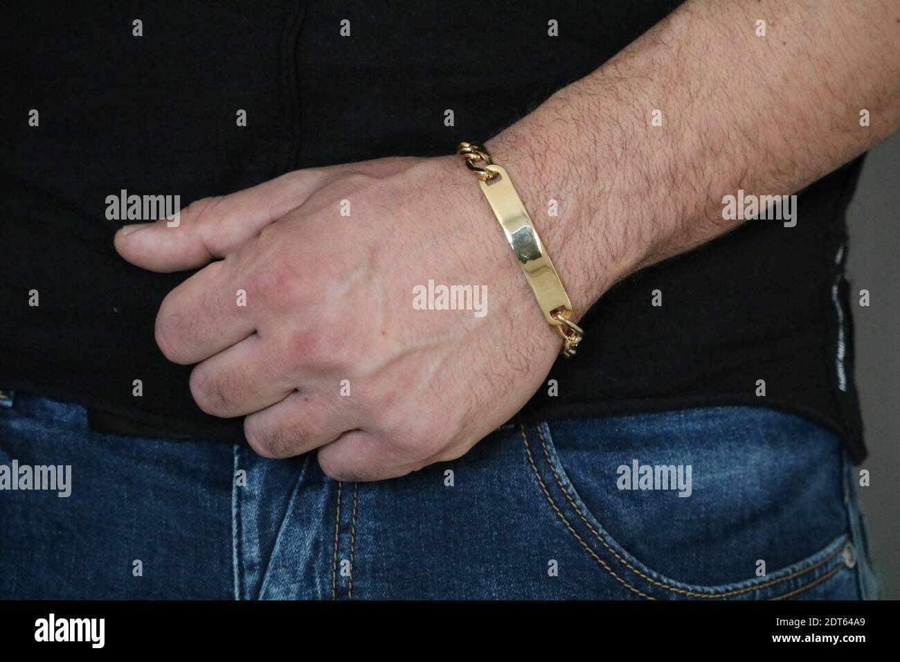Fascia centrale del bracciale uomo Foto stock - Alamy