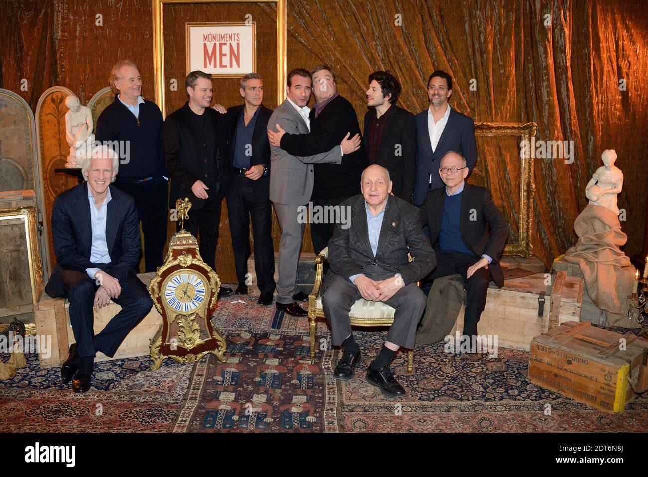 Robert Edsel, Matt Damon, George Clooney, Jean Dujardin, John Goodman, Grant Heslov, Bill Murray, Harry Ettlinger, Dimitri Leonidas e Bob Balaban partecipano alla fotocellula "The Monuments Men" tenutasi al Bristol Hotel di Parigi, Francia, il 12 febbraio 2014. Foto di Nicolas Briquet/ABACAPRESS.COM Foto Stock