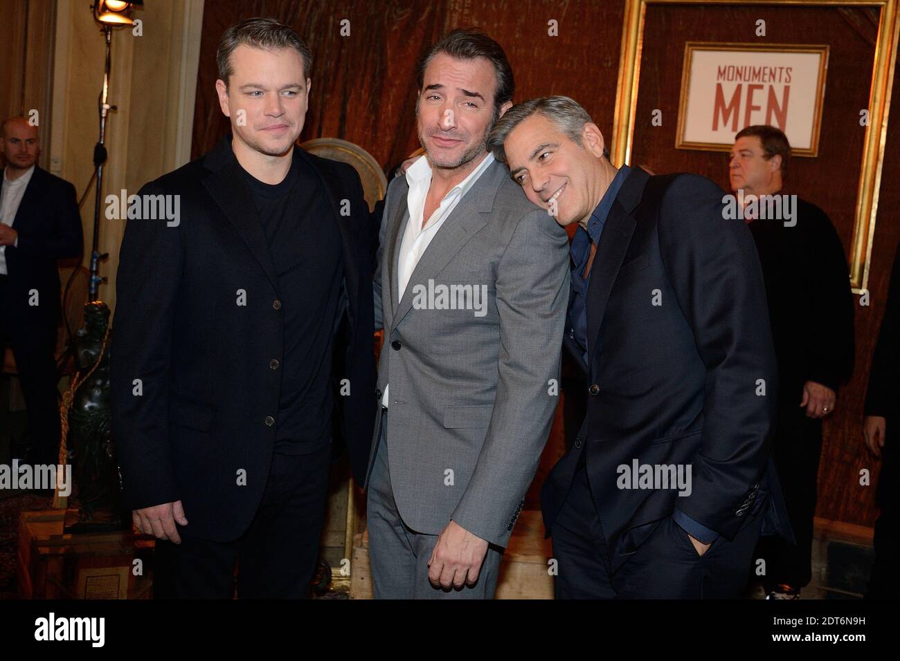 Matt Damon, Jean Dujardin, George Clooney alla fotocellula 'The Monuments Men' tenutasi all'Hotel Bristol di Parigi, Francia, il 12 febbraio 2014. Foto di Nicolas Briquet/ABACAPRESS.COM Foto Stock