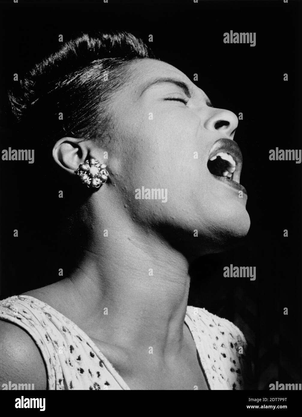 Billie Holiday, Head and Behinds Portrait, Club Downbeat, 66 West 52nd Street, New York City, New York, USA, William P. Gottlieb, febbraio 1947 Foto Stock