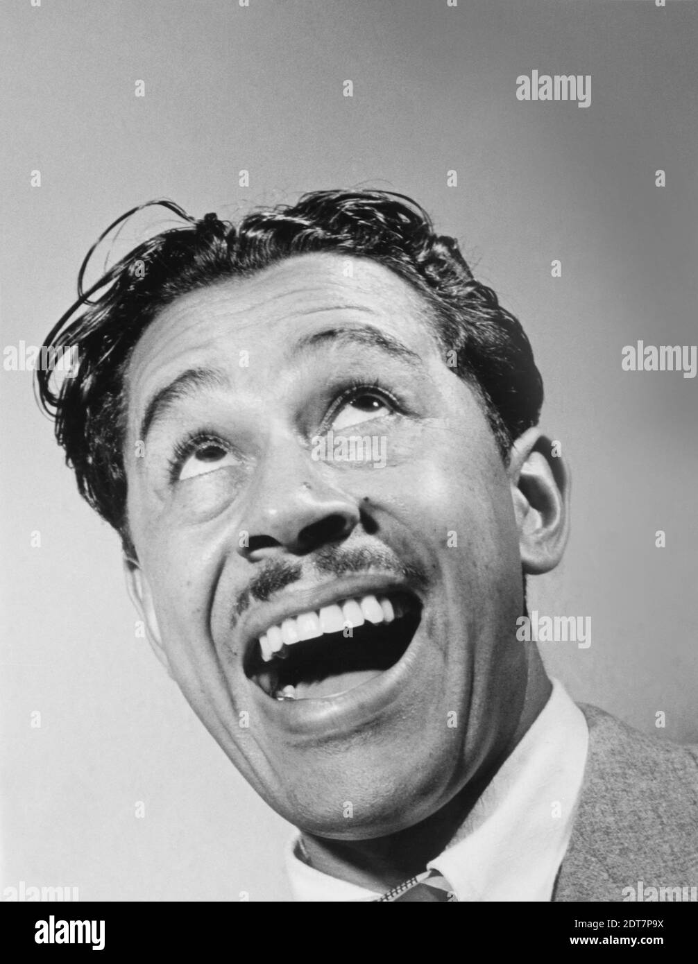 Cab Calloway (1907-1994), American Jazz Singer, Dancer, e bandleader, Head and Shorths Portrait, Columbia Studio, New York City, New York, USA, William P. Gottlieb, marzo 1947 Foto Stock