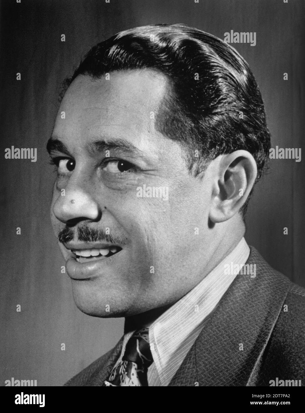 Cab Calloway (1907-1994), American Jazz Singer, Dancer, e bandleader, Head and Shorths Portrait, Columbia Studio, New York City, New York, USA, William P. Gottlieb, marzo 1947 Foto Stock