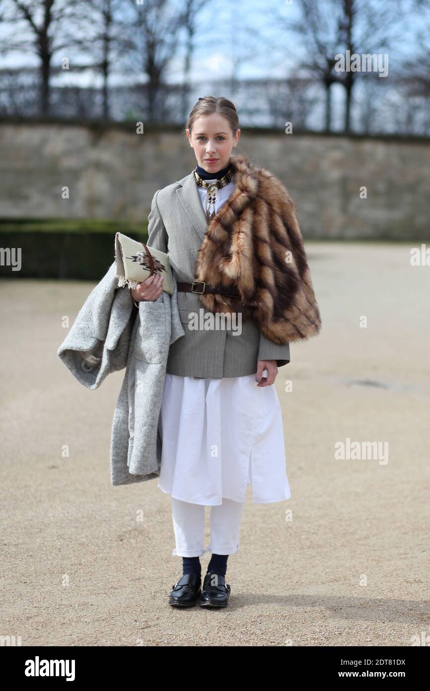 Daniella Robins, stilista (www.lellavictoria.creatorsofdesire.com) in  arrivo per la mostra Issey Miyake Autunno/Inverno 2014-2015 Ready-to-wear  tenutasi al Jardin des Tuileries, Parigi, Francia il 28 febbraio 2014.  Indossa il Jacket Topshop e la pelliccia