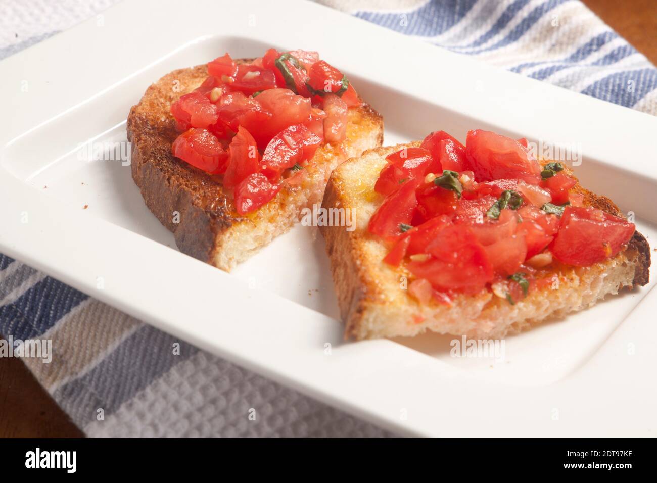 Crostini di pomodoro su pane fatto in casa Foto Stock