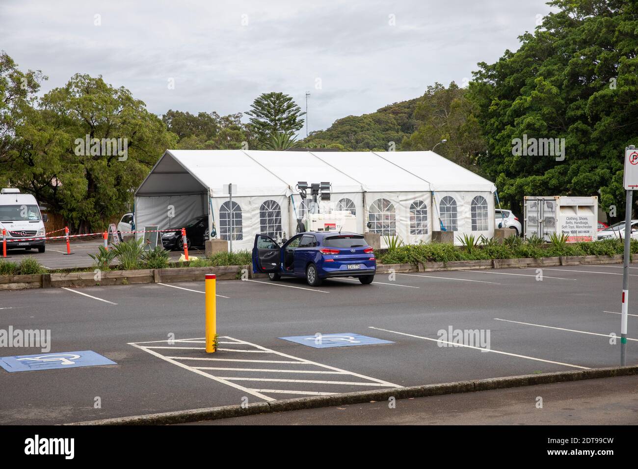 Sydney, Australia. Martedì 22 dicembre 2020, le strade sono tranquille ad Avalon a seguito dello scoppio della covid 19 presso la RSL locale e il club di bowling, la maggior parte dei residenti sono stati testati e le code presso i centri di test sono brevi, il governo del NSW ha messo l'area delle spiagge settentrionali di Sydney in blocco fino a mezzanotte del 23 dicembre, Sydney, Australia Credit: martin Berry/Alamy Live News Foto Stock